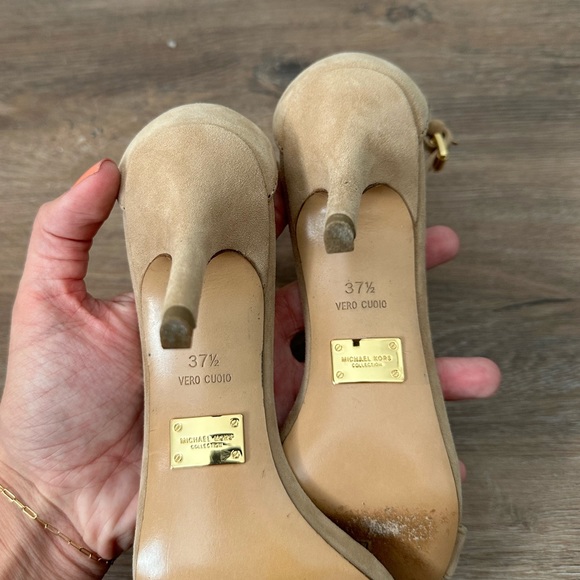 Michael Kors Collection, Tan Suede Kitten Heels, Size 37.5 - Picture 3 of 3